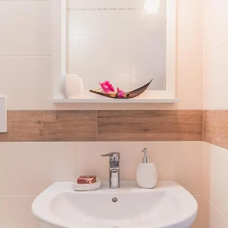 Al Giardino Dei Laghi Bed & Breakfast