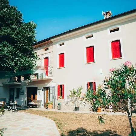 Al Giardino Dei Laghi Bed & Breakfast